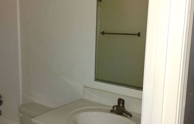 2 beds, 2 baths, 984 sqft, $1,700, Unit 228