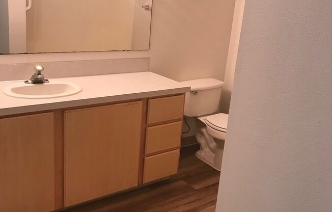 2 beds, 1 bath, 950 sqft, $1,550, Unit D-02
