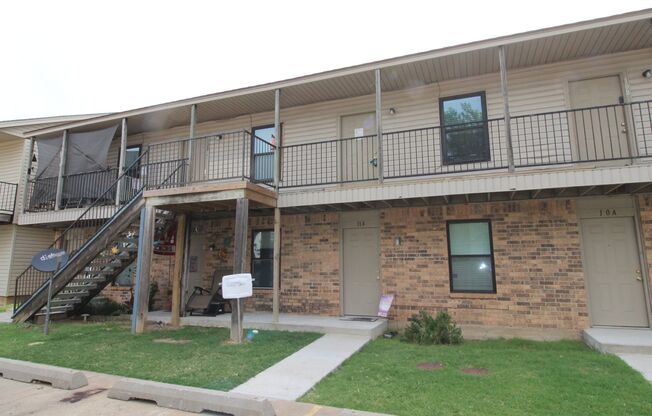 2 beds, 1 bath, 850 sqft, $850, Unit 11B