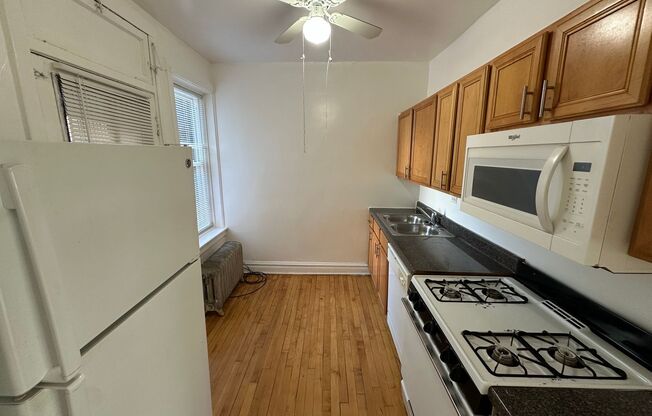 2 beds, 1 bath, 950 sqft, $1,700, Unit 3902-3A