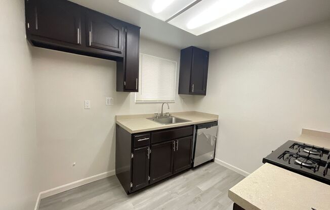 2 beds, 1 bath, 950 sqft, $2,295, Unit A