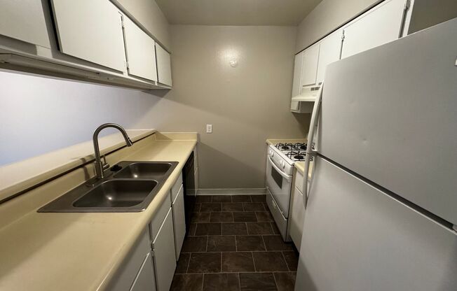 1 bed, 1 bath, 755 sqft, $999, Unit 6006F