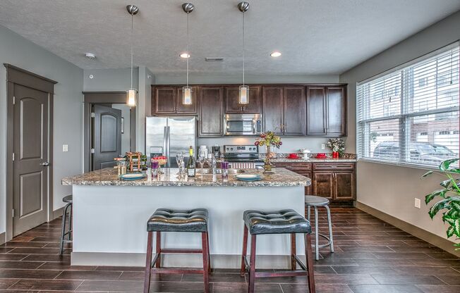 3 beds, 2 baths, 1,469 sqft, $1,995, Unit A - 1010 Unit 215 - C1469