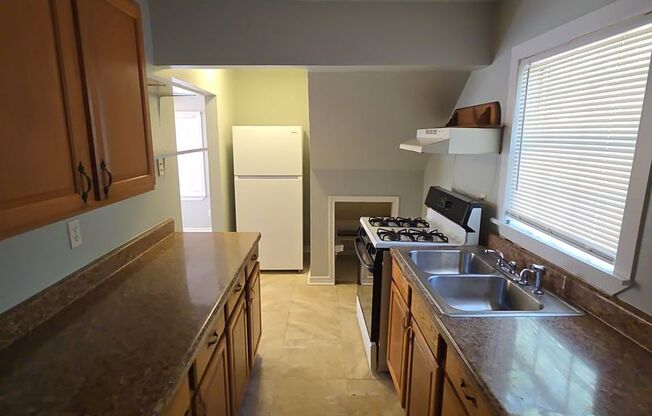 2 beds, 1 bath, $965