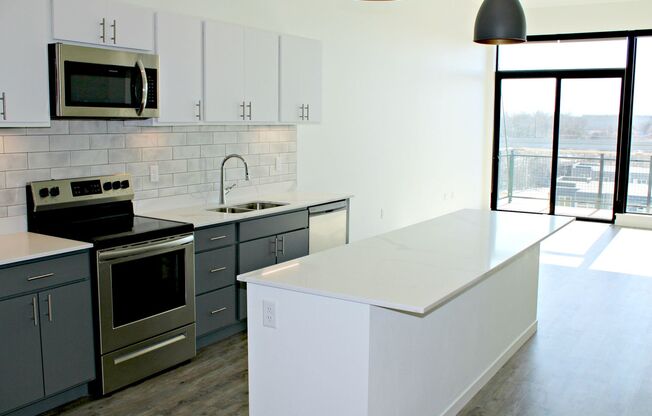 1 bed, 1 bath, 806 sqft, $1,525, Unit 608