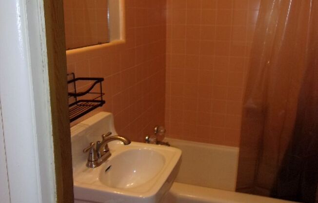 Studio, 1 bath, $500, Unit #16 Mountair Motel