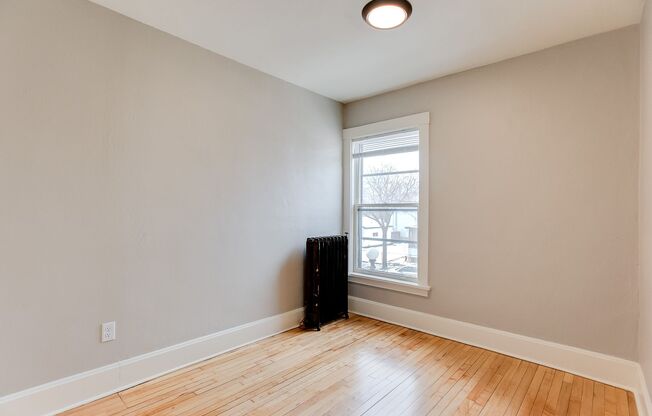 1 bed, 1 bath, 700 sqft, $1,250, Unit 6
