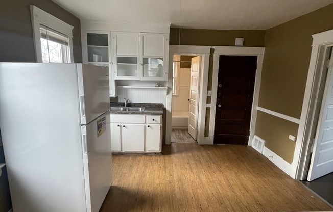 2908 E 104 ST
