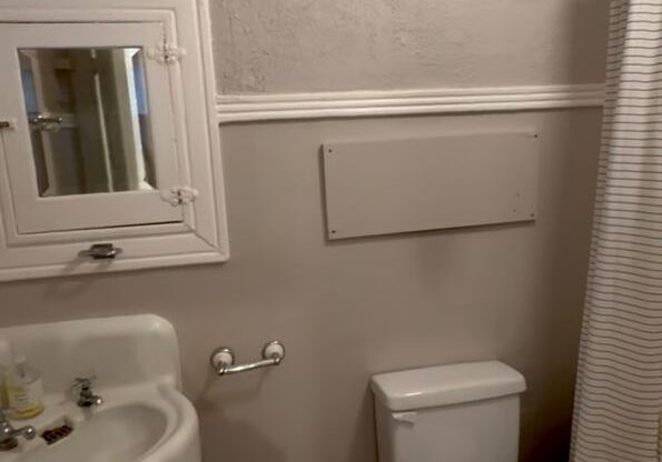 1 bed, 1 bath, 720 sqft, $1,950, Unit G