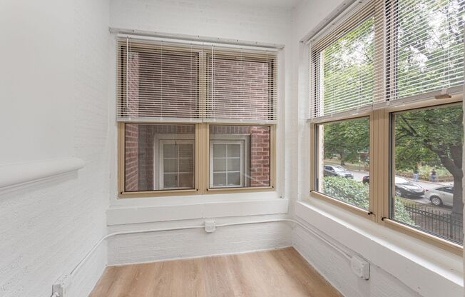 2 beds, 1 bath, 561 sqft, $2,100, Unit 1635-2N