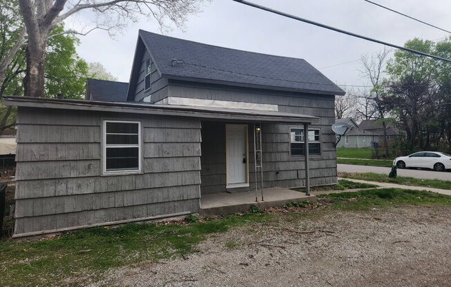 290 E 17 ST