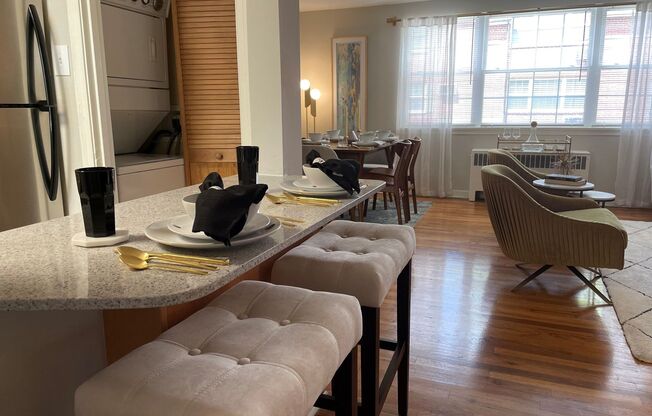 2 beds, 1 bath, 897 sqft, $2,335, Unit C-01