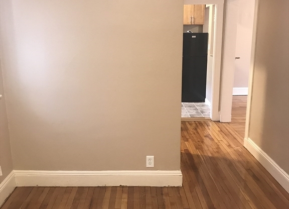 1 bed, 1 bath, 550 sqft, $2,460, Unit 23