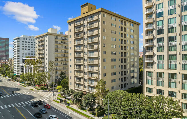 2 beds, 2 baths, 860 sqft, $3,550, Unit 805