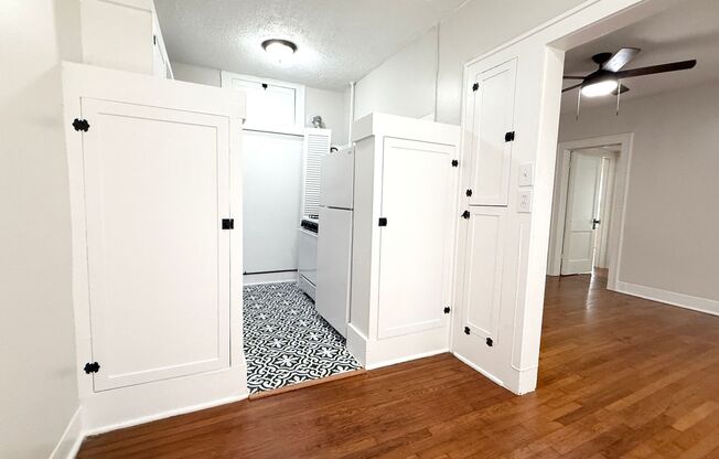 2 beds, 1 bath, $1,275, Unit B3607