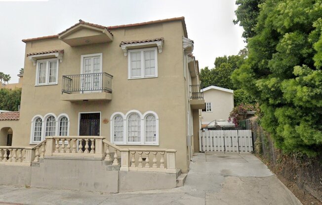 6057 SELMA AVE
