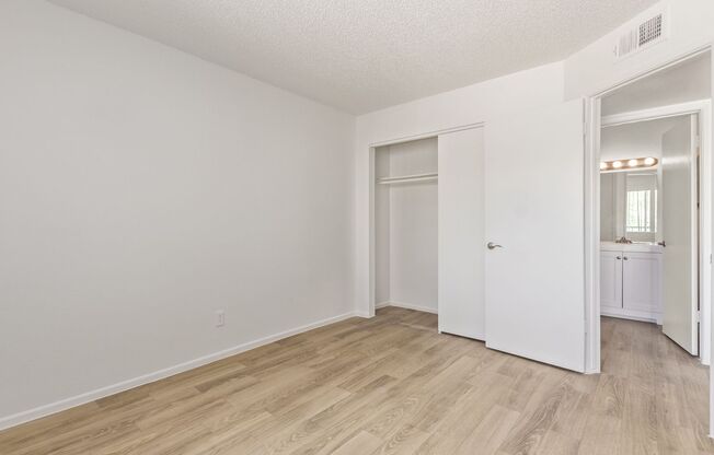 2 beds, 1 bath, 700 sqft, $1,150, Unit 221