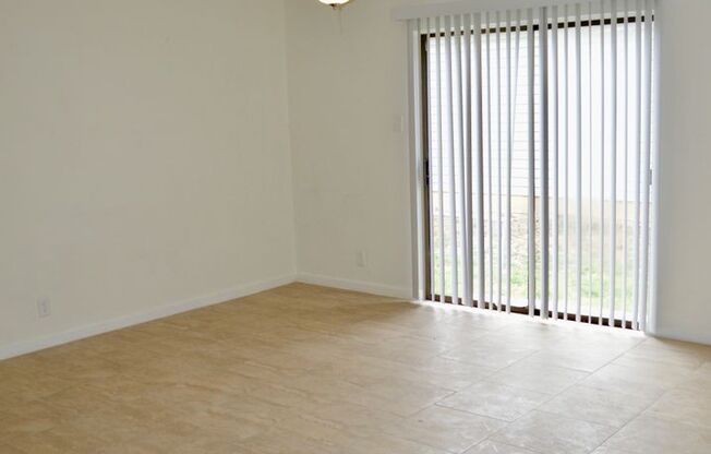 Beautiful 2 bed 2 bath with new flooring and granite countertops through out