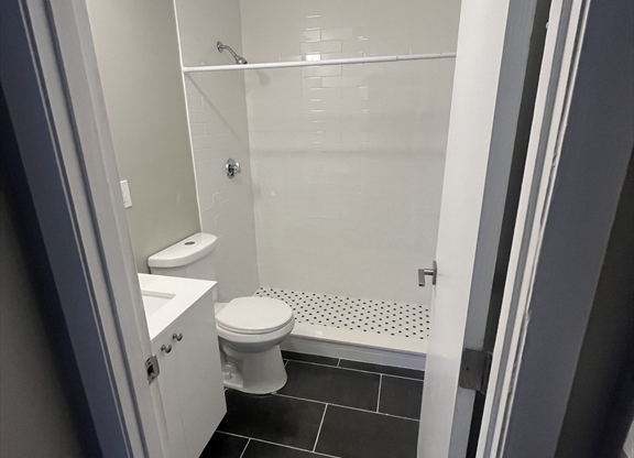 2 beds, 1 bath, 950 sqft, $2,800, Unit 7