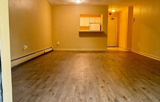 2 beds, 1 bath, 1,020 sqft, $2,300, Unit E112
