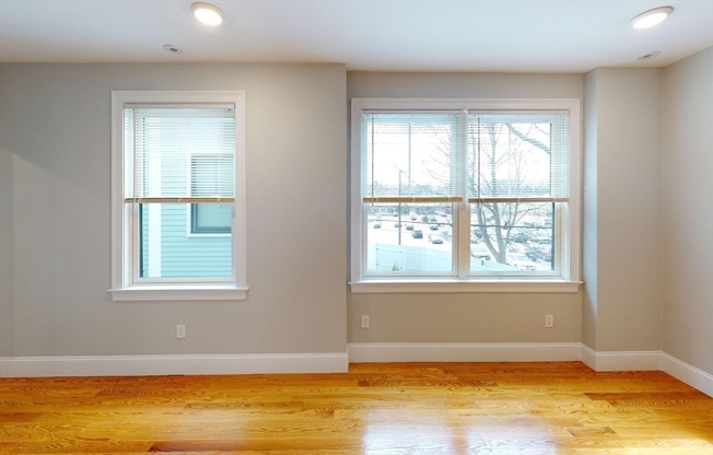 3 beds, 2.5 baths, 1,608 sqft, $4,000, Unit 12