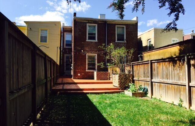 Large 2 Story House, Large Fenced In Yard, Wood Floors, Central Air, Quiet Community