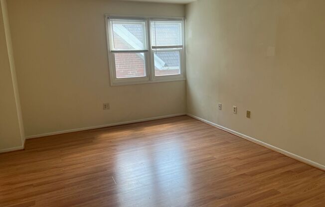 1 bed, 1 bath, 450 sqft, $1,135, Unit 3R / H