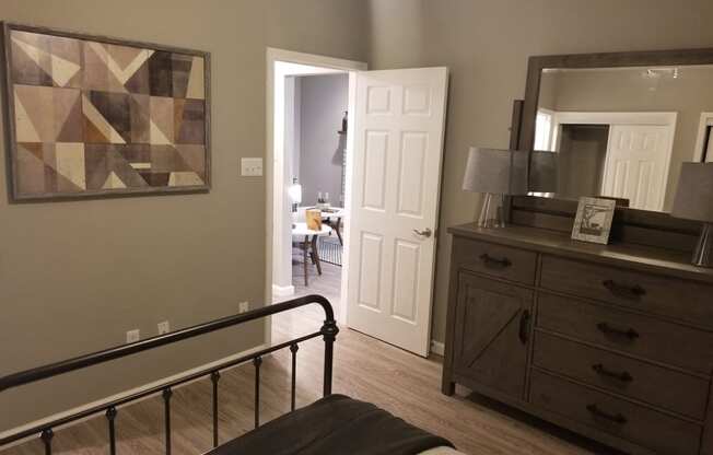 Oakwood Creek Apartments bedroom with decor