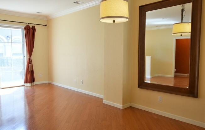 Beautiful and Modern Communications Hill 3 bedroom 2.5 bathroom Townhouse