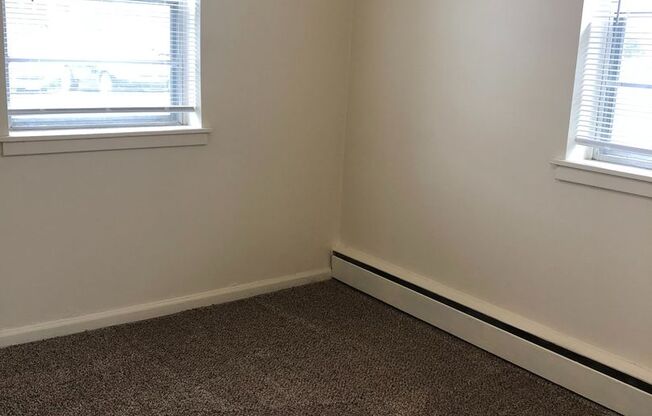 2 beds, 1 bath, 720 sqft, $695, Unit 1300-1517