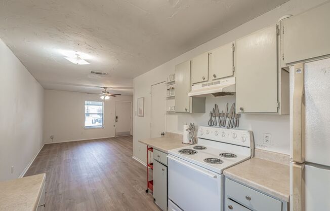 Super cute 2 bedroom 1 bath duplex