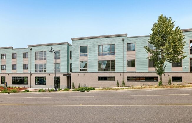Brand-new 3-Bed, 2-Bath luxury single-level apartment! Bright, open-concept living with modern finishes throughout.