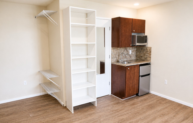 Studio, 1 bath, 154 sqft, $1,075, Unit 503