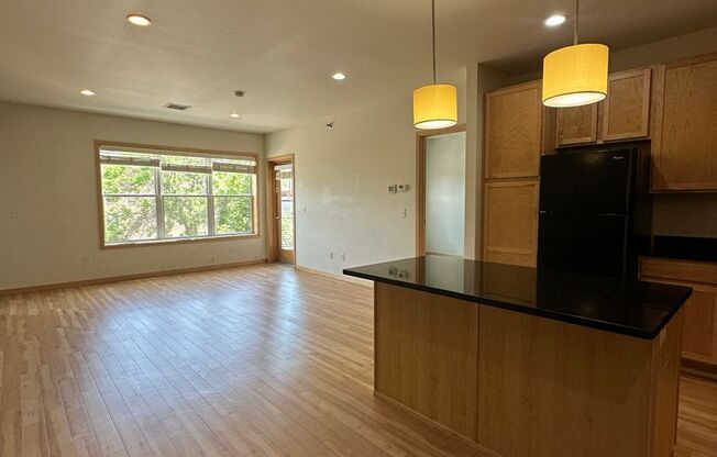 2 beds, 2 baths, 1,000 sqft, $1,395, Unit 312