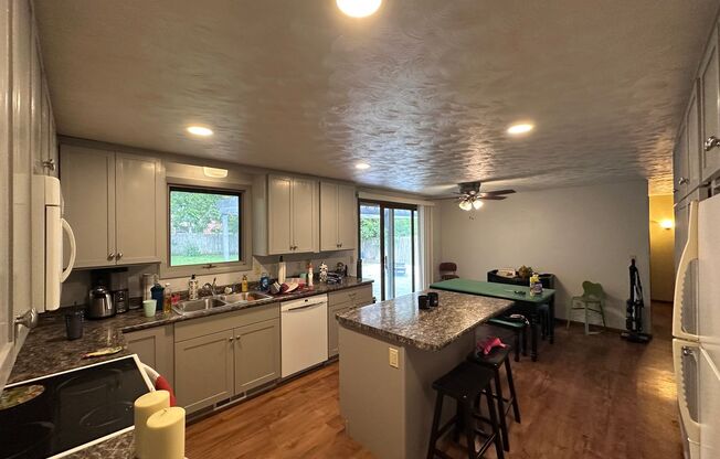 2595-2597 Finger Rd