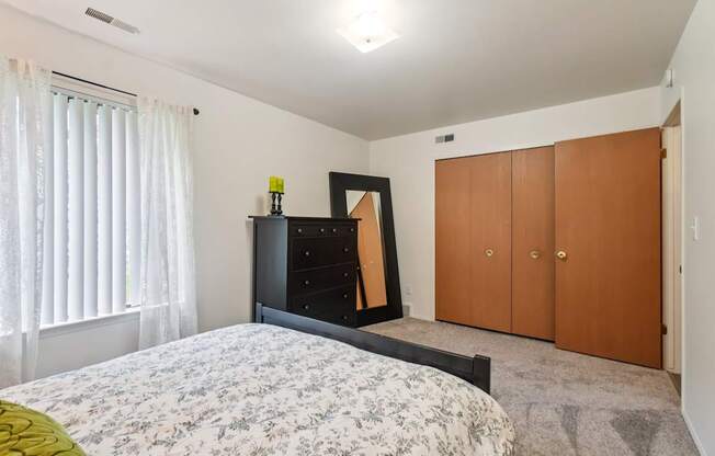 Beautiful bedroom in 2 bedroom apartment  in Clinton Township
