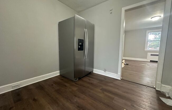 2 beds, 1 bath, $1,300, Unit Unit D