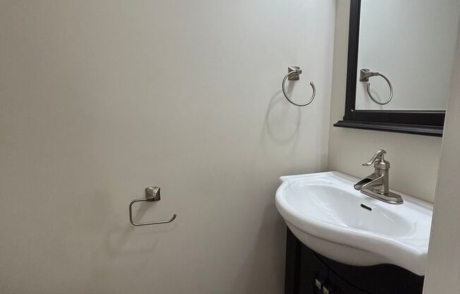 4 beds, 2.5 baths, $3,200