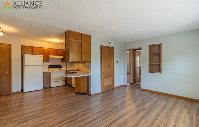 2 beds, 1 bath, 832 sqft, $830, Unit 10