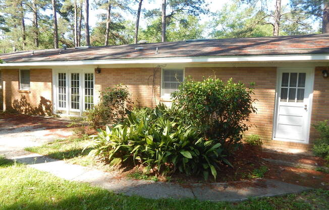 3 beds, 2 baths, $2,000