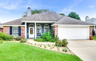 Beautiful 3 bedroom 2 bath home located in Broussard Estates!!