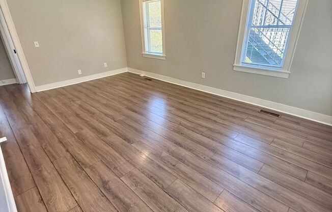 3 Bedroom Duplex in Madison $1625/mo. $1625 Deposit.