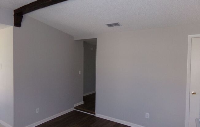 2 beds, 1 bath, $1,300