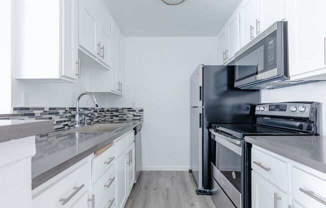 1 bed, 1 bath, 700 sqft, $1,995, Unit 214