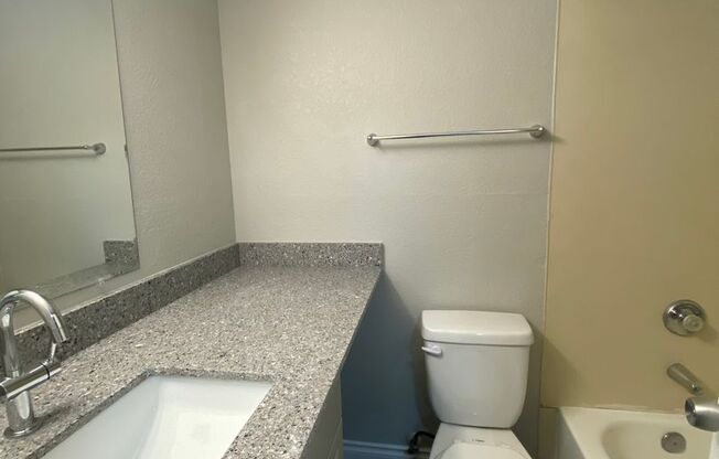 2 beds, 1 bath, 687 sqft, $2,195, Unit C204