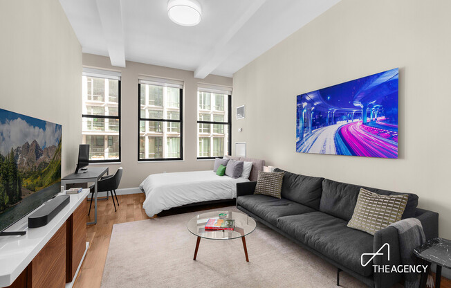140 W 22 ST
