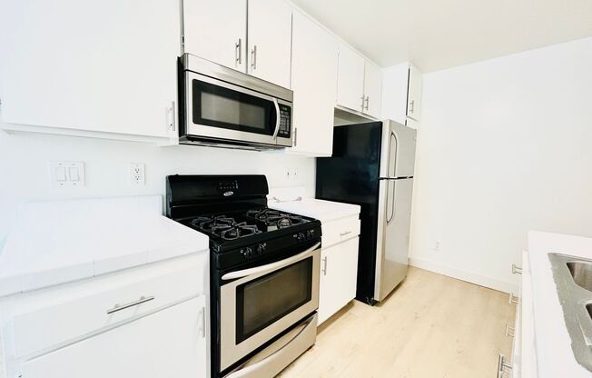 1 bed, 1 bath, $2,395, Unit 19