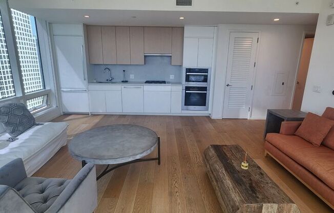 1 bed, 1 bath, 823 sqft, $3,700, Unit 4102