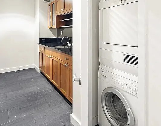 1 bed, 1.5 baths, $6,000, Unit 44D