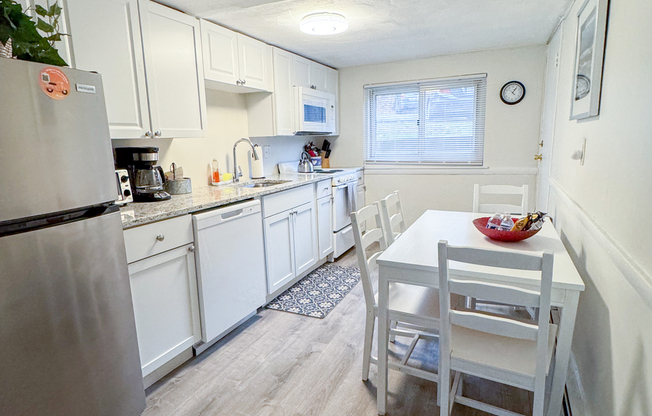 1 bed, 1 bath, 700 sqft, $4,300, Unit 2B